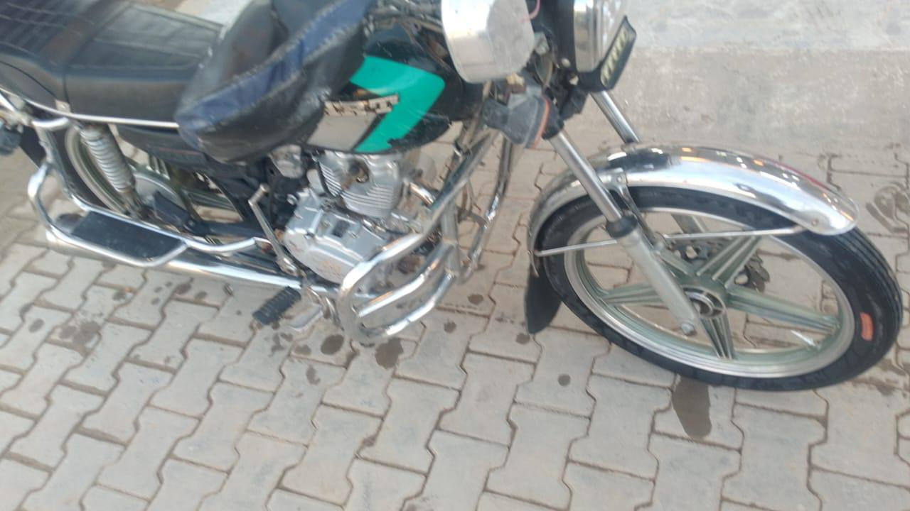 دراجه البيع كشره وف العين محرك حلو سلف شقال هندر دراجه عارضه 300سعر مناسب كلش المكان تكريت ديوم رقم ***********
