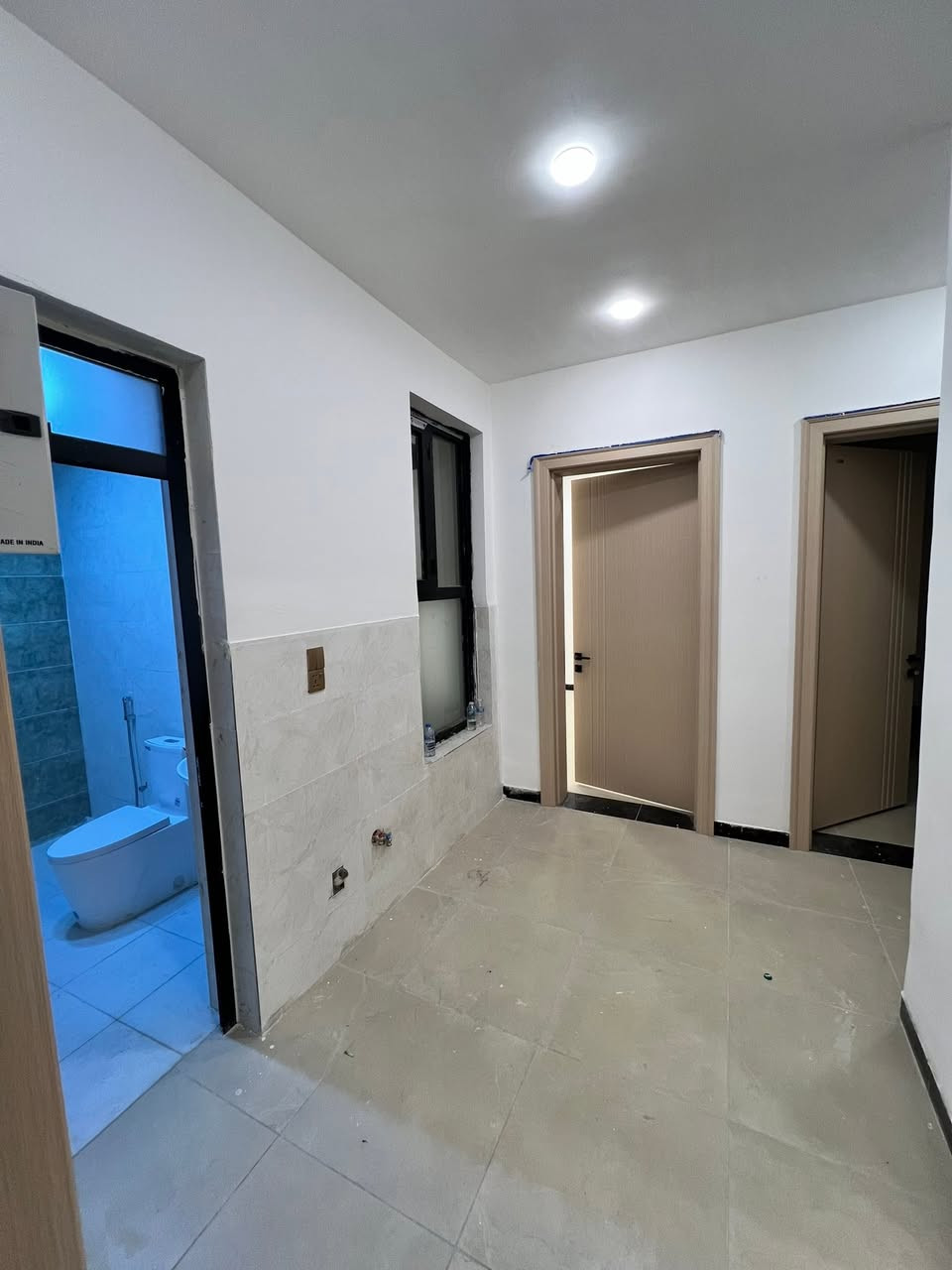 للايجـار فـي السيـديـه
وحـده سكنيـه طابـق ثالـث زيرو(معزولـه)

مسـاحـه 100 م بنـاء درجـه اولـى

تحتـوي علـى غرفتيـن نـوم وصالـه سـويـت ومطبـخ 

وخدمـات +بلكونـه

الموقـع مربـع ال400 📍قرب جسـر الجادريــه

بـدل الايجـار (650) قفل

❗️مطلـوب عائلـه سكـنه السيديـه (موضفيـن) 

للاستفســار 

***********

***********

واتسـاب
