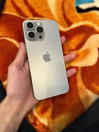 ايفون 15 برو ماكس  بطارية 88% دورات 481 جهاز نظيف خالي من اي شخوط وممس...