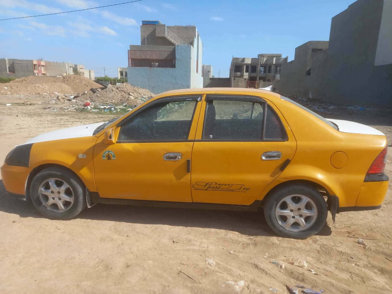 السلام عليكم بيع مستعجل
سيكي تكسي رقم بغداد دولي شرط التحويل مصفره موديل 2012 كير مكينه شرط صدر نضيف تايرات نضيفات كهربائية شغاله السياره جاهزه عليه اخر حبايه برغي ما ناقصه السعر 35 وبيه مجال مكان تكريت 
***********
