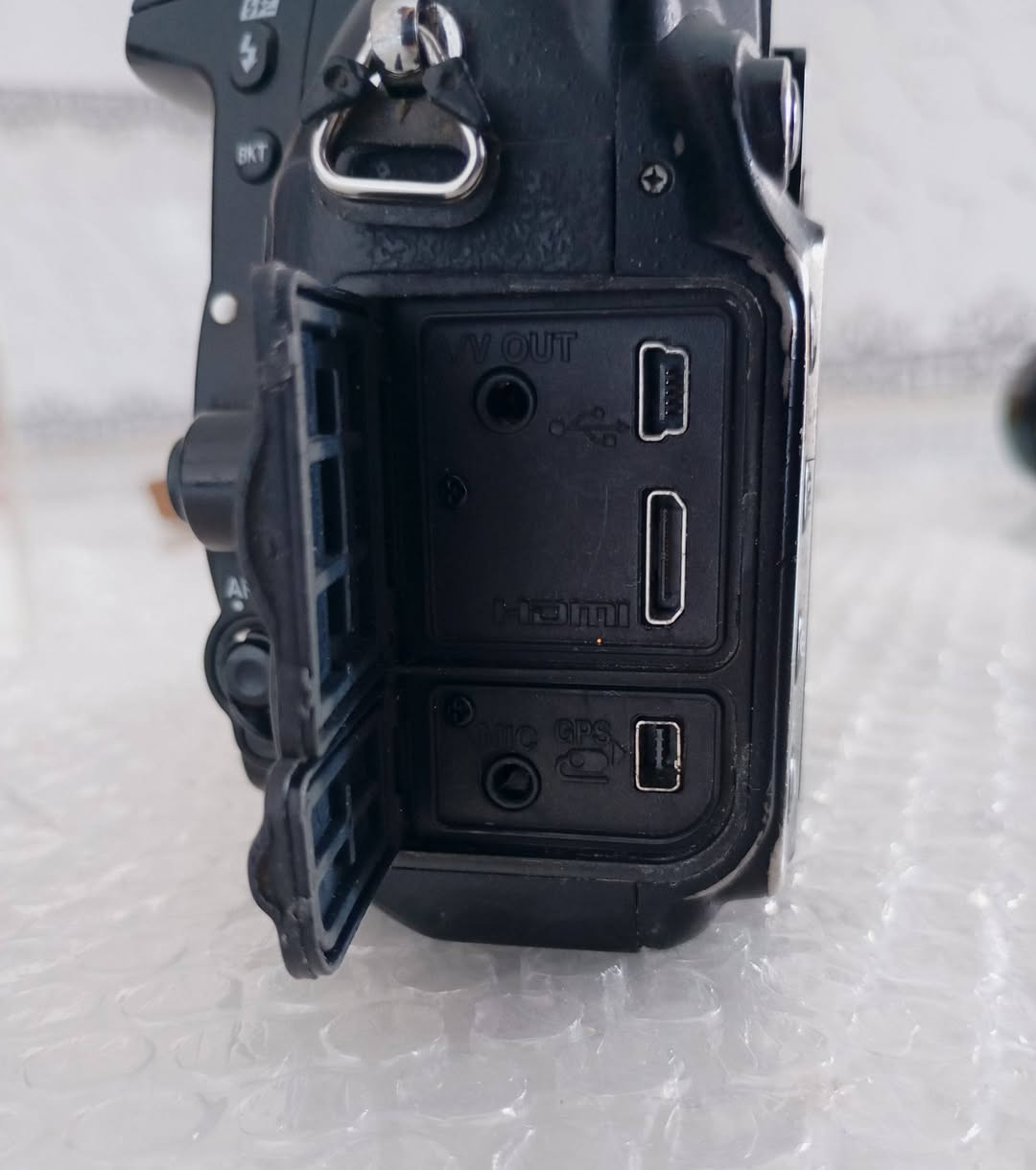 السلام عليكم كاميرا نيكون دي 7000 نضيفه شرط الفحص مع بطارية مع عدستها الاصليه 18-105 وعدسه 18-55  مع درع مع رام 32 الشراي السعر 375 وبيها مجال الشراي ينتصل ع هذا الرقم أو تواصل واتساب ***********
