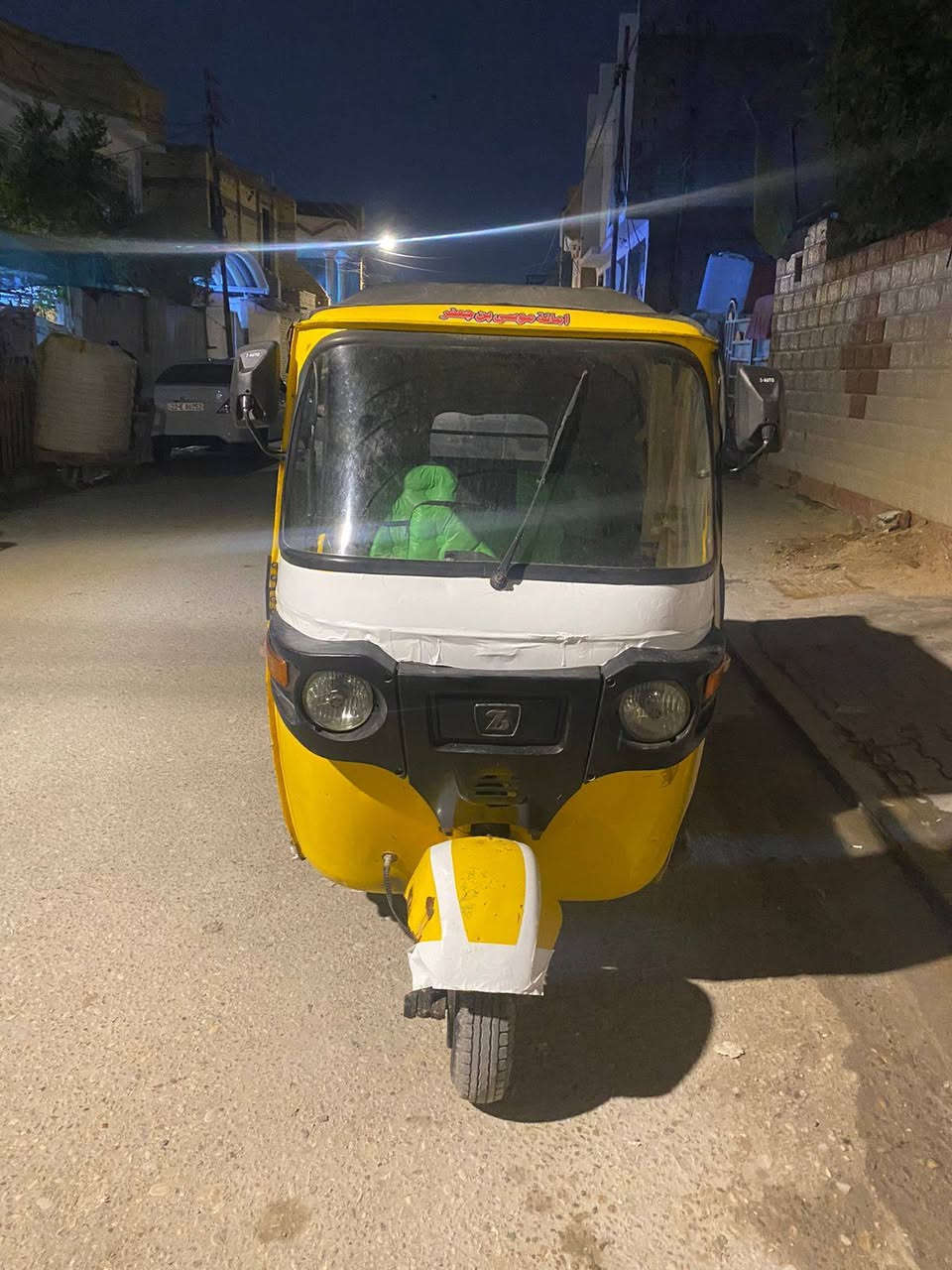 سلام عليكم تكتك باجاج موديل 18 جاهزه قبل للشارع أوراق وكيل مكينته خرسه ماشالله مرتبه مال شغل تمام سعره ٣ ملايين وبيه مجال بسيط للشراي تمام رقمي ***********عباس مكان آمن داخلي بصره
