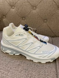 مقاس 43 • طول القدم 265cm • أبيض مميز