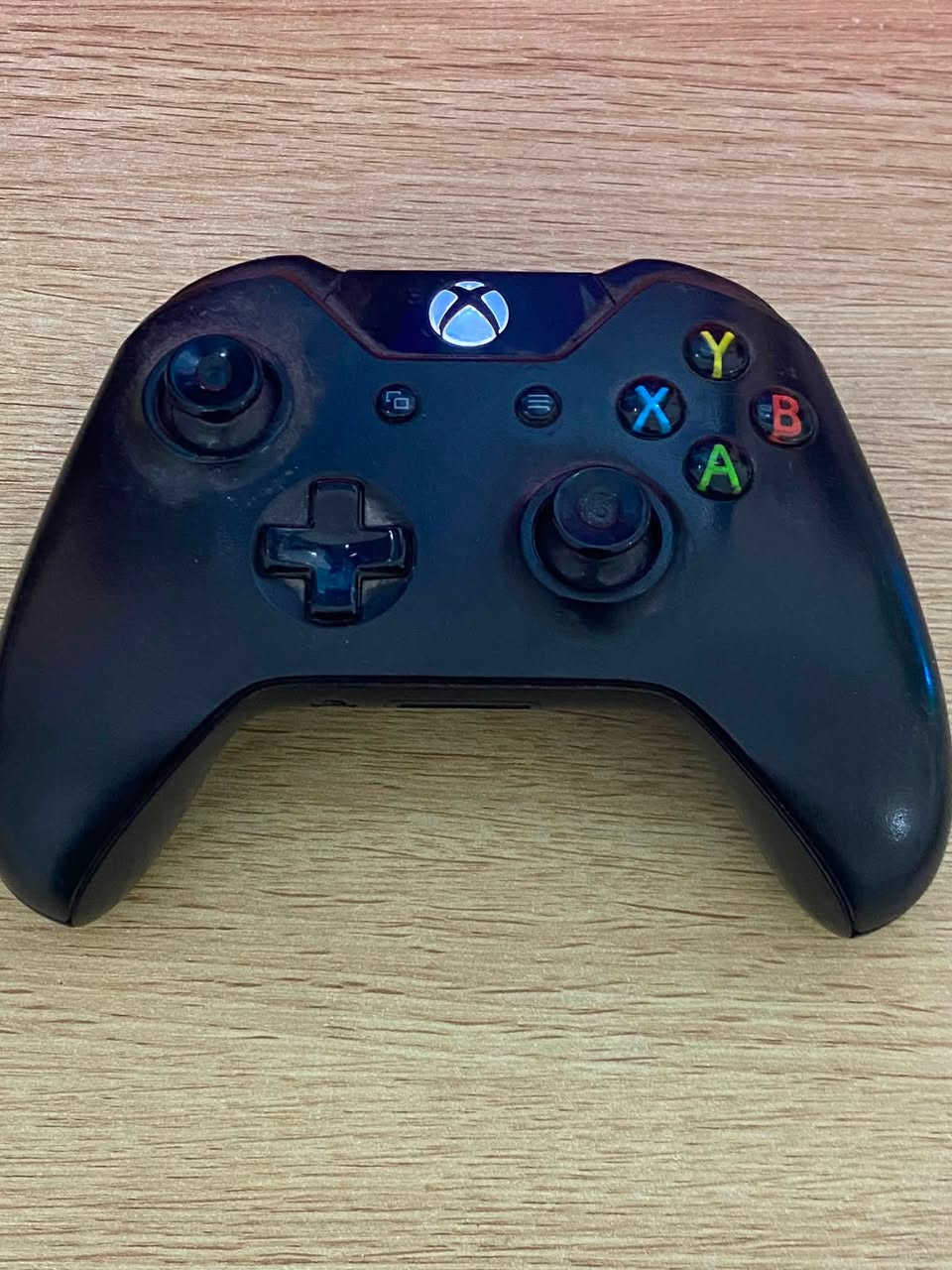 اكس بوكس سيريس اس 512 g كامل ملحقاتة  
يدة اكس بوكس سيريس اس اصلية
يدة اكس بوكس وان اصلية 
هارد hhd 1t 
يو بي اس 850AV

سعر 550 الف 
تواصل واتس اب ‭***********‬
