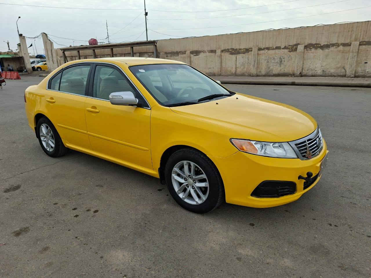 سلام عليكم للبيع وبتمه مديل ١٠ وارد أمريكي حادث حافت ل حوض فقط لا تبديل ليبل واحد مكينه 2400 دوش منضومه غاز تخم تاير ويل كب حداديه جديده تبريد ثلج جاهزه للخير مال جناي رقم بغداد مكان سياره واسط سعر 105 وبيهة مجال ***********
