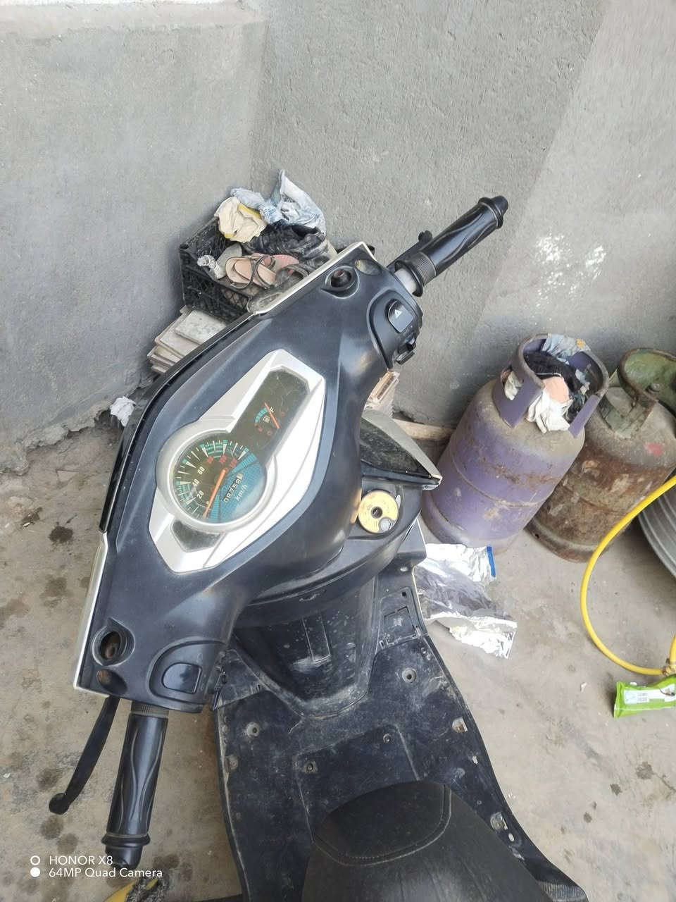 السلام عليكم. من رخصه لادمن.
دراجه سكنز صيني دراجه شغاله نكره كهربئيات كامله عوزها ترتيب بل كفرات مكينه خير من الله السعر 250بيها مجال للشراي  مكان ميسان بدون اوراق ضايعات اكفلها الك عشائر رقم هاتف ***********
