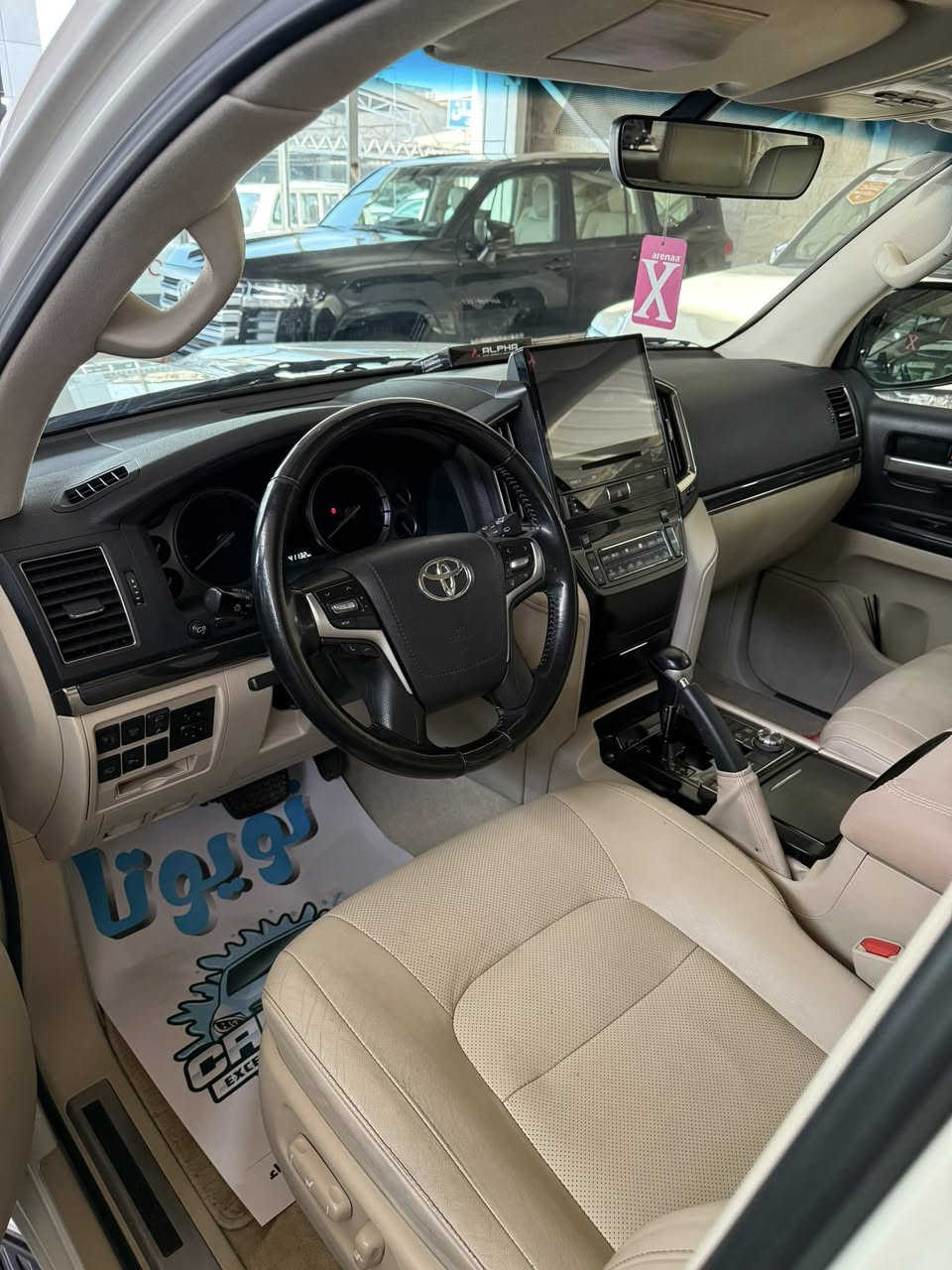 LAND CRUISER 2021تويوتاالاندكروز
المواصفات: ساز فول مواصفات 
سلايد(فتحة قمارة)
 ٦سلندر محرك (٤٠٠٠)
5 كامرات 
دشبول لكزز
كراسي جلد  اصلي
كرسي اثنين كهرباء
تشغيل عن بعد
دوسات ليزرية كتابة LAND CRUISER
فول تحكم استيرن جهتين
إستيرن صاج 
دواخل صاج
ثلاجة
نظام اقتصادي بانزين ECO
دبل حساس (امامي+خلفي)
دبل لحية (امامية+خلفية)
مري كهرباء (شفط) AUTO
اشارة بالمري
بك لايت ضبابي
‏BLUETOOTH 
الاستفسار ***********
