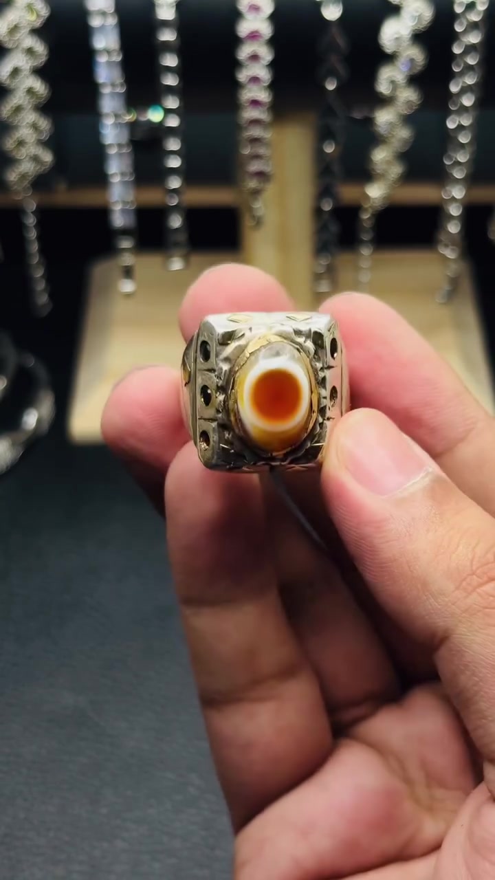سليماني هندي أصلي 💍

تطعيم ذهب عيار 21
صياغة يدوية الفضة 1000

السعر راسلني خاص رجاءً

يوجد توصيل جميع محافضات العراق
للتواصل واتساب : ***********⁩⁩⁩⁩⁩

