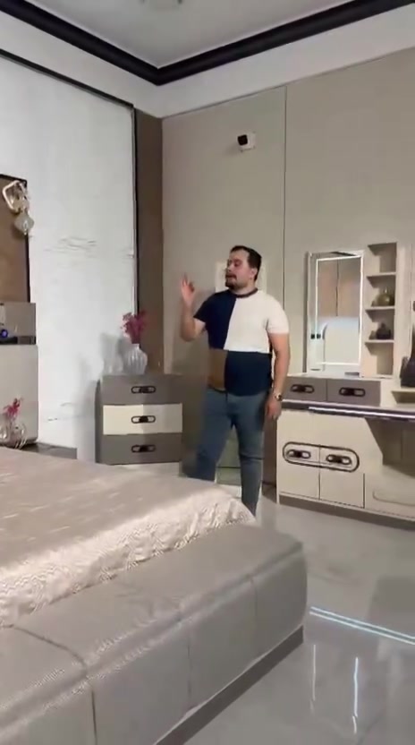 موديل ريال المميز 
بتفاصيل مميزة
وسعر تنافسي مليون و745 الف فقط
التوصيل والشد مجاني لجميع المحافظات
وتتوفر دواشك اصلية وبضمان حقيقي
البيع نقدا وبالاقساط لحاملين ماستر الرافدين
الغرفة مكونة من 10 قطع وكما موضح بالفديو 
قياس الكنتور 335 سم مع الملحق
عنوان المعرض بغداد الجديده شارع العام مجاور تجهيزات ابو توني
ارقام الحجز المباشر
***********
***********
***********
***********
