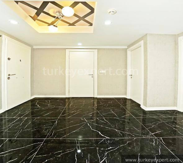 🏡 شقة للإيجار – الكرادة داخل
📍 الموقع: الكرادة داخل قرب حلويات أبو رافل

✨ تفاصيل الشقة:
• غرفتين نوم
• صالة مريحة
• مطبخ (حار وبارد)
• صحيات حديثة
• بناء حديث 2026 – زيرو غير مسكونة
• الطابق الثاني

🏢 مميزات إضافية:
✔️ البناية تحتوي على شقتين فقط (هدوء وخصوصية)
✔️ مخزن خاص لكل شقة بمساحة 15 م² في الطابق العلوي

📞 للتواصل والاستفسار:
اتصال أو واتساب
📱 ***********

📍 أو زيارة مكتبنا:
مكتب المهندس للخدمات العقارية
الكرادة داخل – قرب مجمع الليث

🔹 نستقبل جميع العروض:
بيع • شراء • إيجار • تصميم • ترميم

✨ فرصة مميزة للسكن بموقع راقٍ في قلب الكرادة
