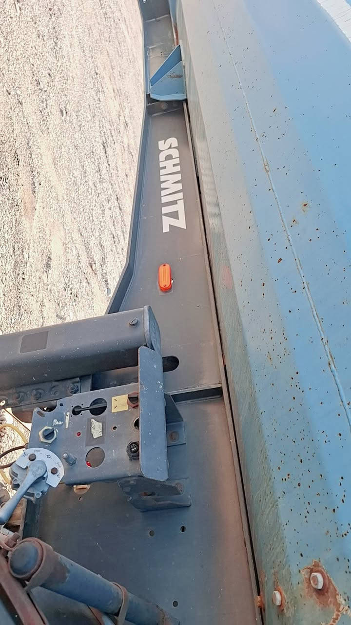 بسم الله الرحمن الرحيم 
النوع . عربانه تريله قلاب المان 3 محور دبل تاير 45 طن بيلاد دبل تاير 22.5
موديل  2006 الماني 
النوع شمتز . بانز بريك . دنكيل BP
عربانه 22 متر 
بانز بريك .ABS
 رقم دهوك . تحويل مباشر 
عربانه بدون كسر بدون تعواج مكفول كفاله عامه شرط 
السعر  165 معا مجال 
عنوان معرض هوار . طريق دهوك موصل جمبور عميريه 
***********
***********
***********
