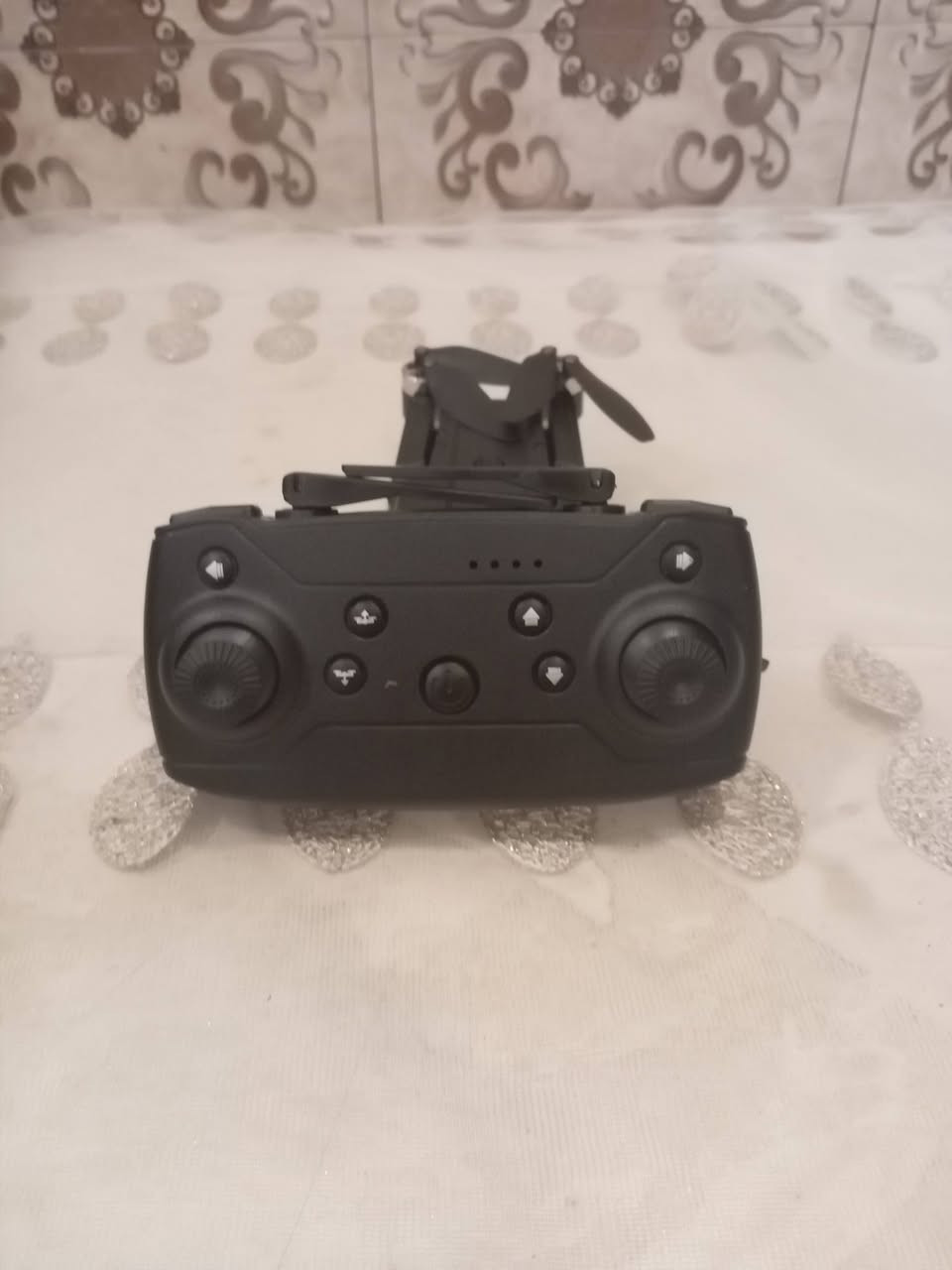 درون نوع E88 ارتفاع:150م مدى:1كيلو تجي وياه بطارية و اربع ريش اضافية وكامرة امامية وكامرة تحت الدرون مثل الي بل صورة ودقة الكامرة 360ميجا وتربط على الهاتف تجي مع حقيبتها والبطارية تنشحن 120 دقيقة وتكدر تطيرها 15 دقيقة بل جو سعرها 35 الف والتوصيل 5 الاف


**إذا كنت صاحب هذا الإعلان وتريد حذفه لأي سبب، رجاءا أرسل رسالة إلى الدعم الفني**