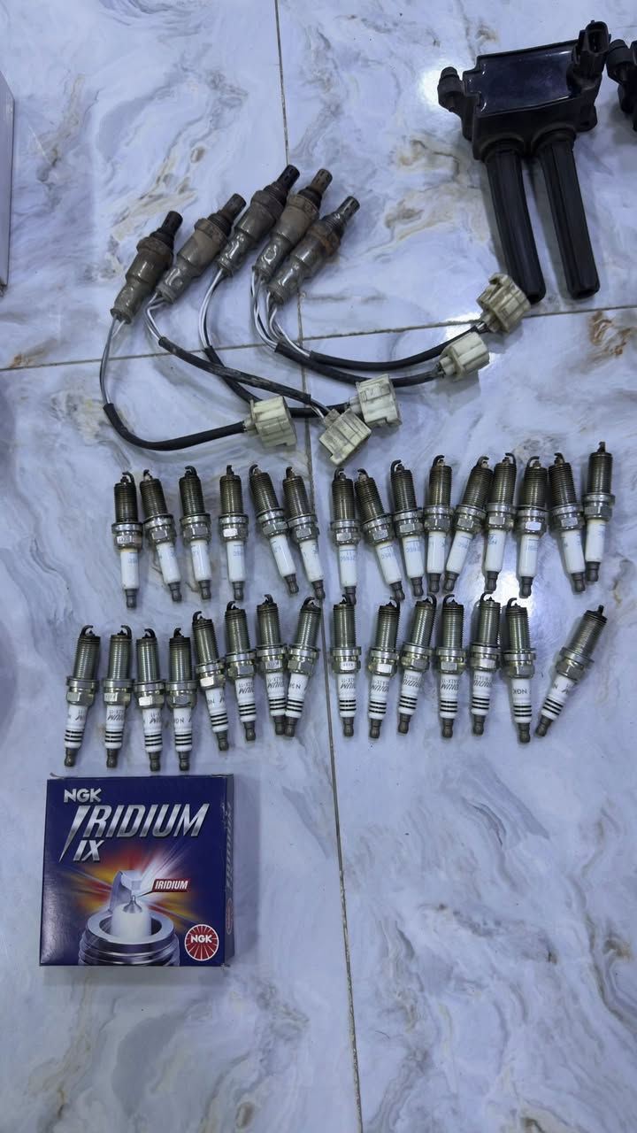 السلام عليكم مجموعة غراض للبيع 
شوتة اصلية 
مجاول عدد 9 يرهم 5700 و6400
بلكات اصلية ngk عدد 15 يرهم 5700 و6400
بلكات ريسينك عدد 15 + باكيت بي 4 يرهم 5700 و6400 
سبيسرات تخم حجم 30 ملم يصير 1 ونص انج 
حساس صالنصة عدد 5 
البلكات والمجاول والحساسات شغالات وعلى الفحص 
المكان بغداد الكرخ شارع ستة ***********
