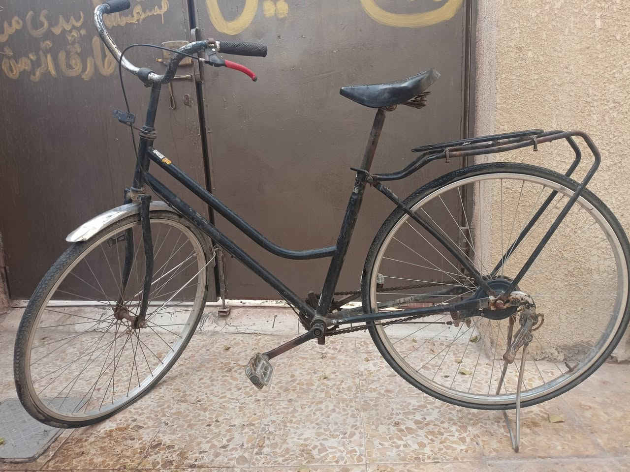 سلام عليكم اخوان باسكل حجم 27 مثل ما واضح بلصوره عوزه شويه ترتيب ب 25 الف مكاني حي العامل وهذا رقمي بي واتساب ***********
