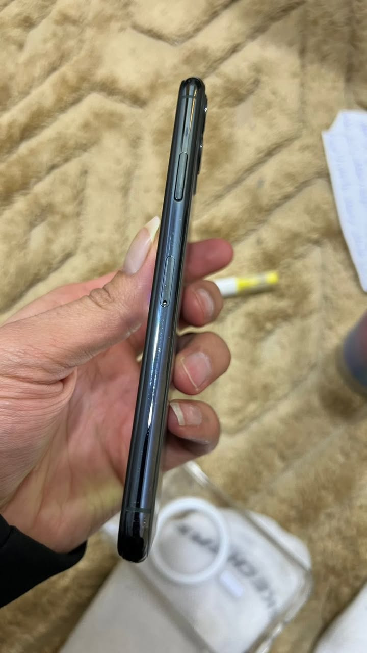 11 برو ماكس 256 
بطاريتة 100 مبدلة كلش زينھَہ 
وشاشة مبدلة نوعية زينھَہ 
250 الف وبي مجال 
او مراوس وية 13 برو فقط 256 وانطي فرق 
***********
