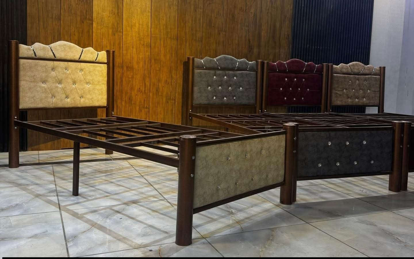 سرير شغل عراقي 🇮🇶 صنع في #العراق قوة متانه ضمان كوالتي عالي يتحمل اوزان ثقيله 
✨ دوشمة مخمل وتر بروف ضد الماء
🛠️ حديد صبغ حراري قوي ومتين
🎨 متوفر بـ 4 ألوان عصرية
🦵 تصميم ثابت بـ 6 أرجل
🚚 توصيل متوفر داخل بغداد وجميع المحافظات
للحجز والاستفسار 📩
مراسلة الصفحة مباشرة
#سرير_عراقي #شغل_معمل #جودة_عالية #دوشمة_مخمل #اثاث_منزلي #توصيل_لكل_المحافظات ***********
