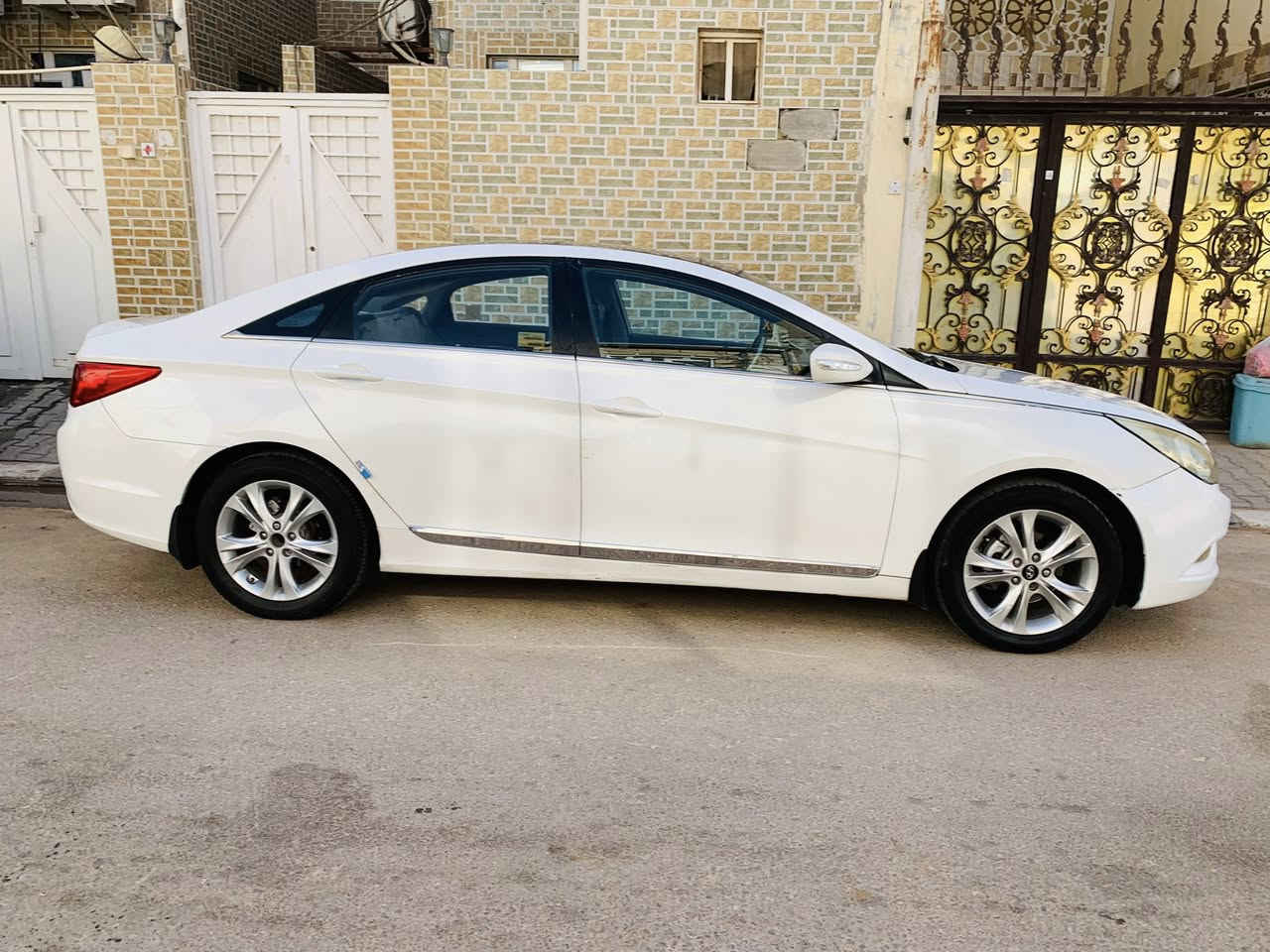 سلام عليكم.

سوناتا 2011 للبيع نقداً فقط.
مكينة 2400 دوش جاهزة.
بانوراما.
تبريد قطعتين.
وباقي مواصفات السوناتا معروفة، صور السيارة جديدة اليوم طكيتهن وكلشي موضح كدامكم بالصور.
بيها 4 قطع صبغ فقط بسبب شخوط، رقم اربيل وكالة بأسمي.
مكاني النجف الاشرف.
السعر: 108 وبيها مجال قليل.
للاستفسار: ***********
