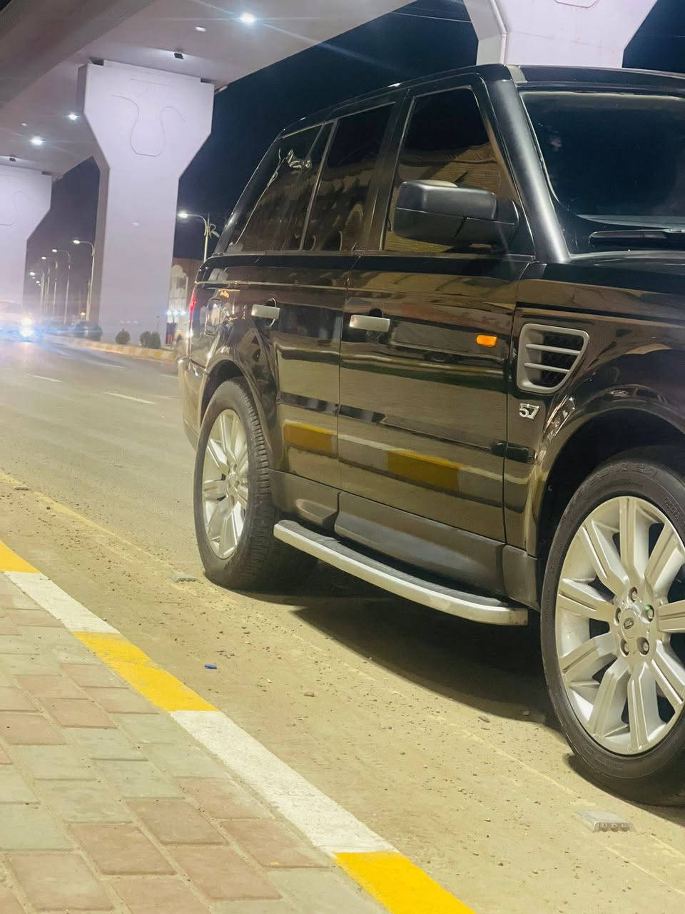 رانج روفر موديل ٢٠٠٦ محدث ١٣ 
گير ومحرك لگزز 
محرك ٨ 
رقم دولي شرط التحويل 
بيع او مراوس السعر 105وبيها مجال
التواصل على القم ***********
