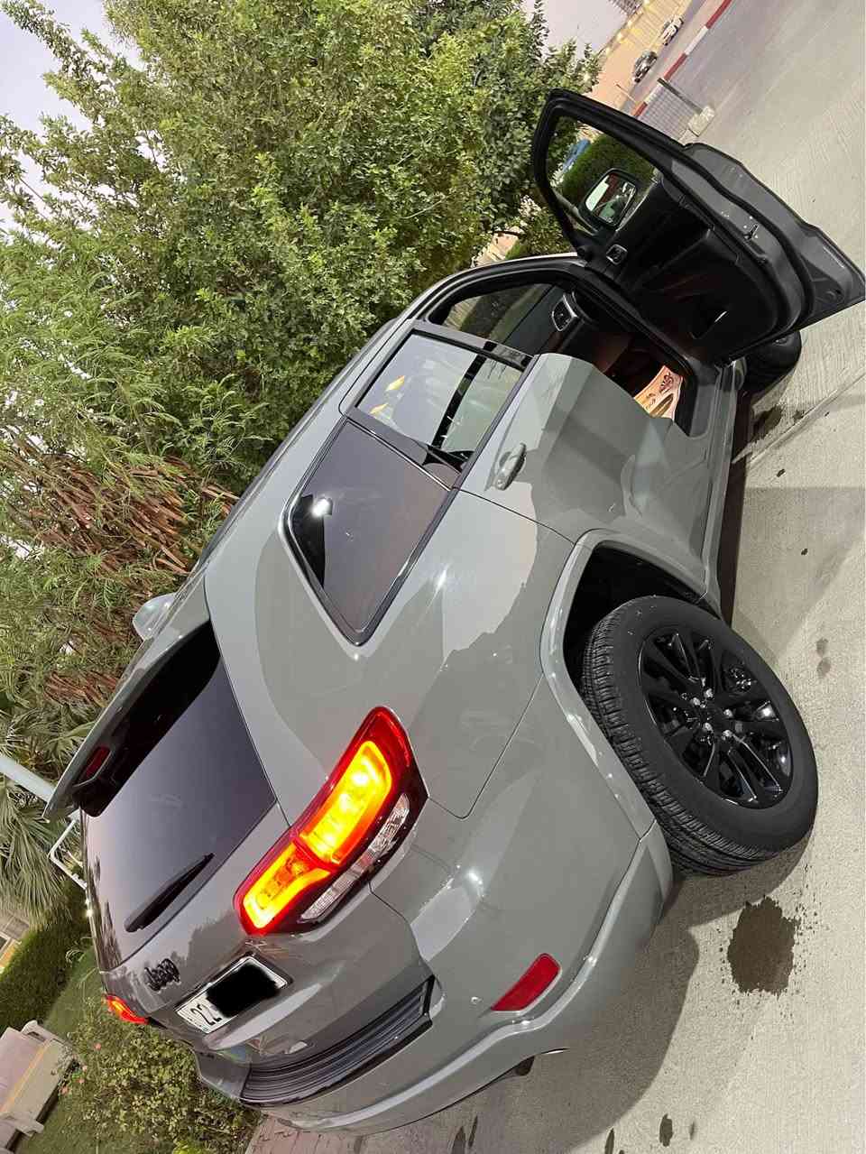 المواصفات فول : 
-جيب كراند شيروكي (بلاك توب) 2021
-ماشية 52,000 كم
-بصمة و بصمة ابواب
-دفع رباعي 4*4
-تشغيل عن بعد
-اوتو هولد 
-رادار امامي تحديد مسار
-فتحة سقف
-رادار خلفي 
-رادار جانبي 
-نقاط عمياء 
-لايت زينون بلادي 
- حساسات خلفي
-اوتو ستوب 
‏- ‎كشنات جلد وشامواه
-تدفئة كشنات 
- تدفئة ستيرن
‏-شاشة كبيرة و (Apple car play +Usp+Aux)
-نظام GPS (بوصله)
-كامرة خلفية
‏- ‎تبريد قطعتين + تبريد منفصل شاشة
- وبيها بعد مواصفات  

الضرر :-
جاملغ سكن صبغ وحافة البنيد شبر بدون دواخل وبدون ايرباك (كلها سليمة)

السعر: 29,900 USD وبي مجال
299$ ورقة وبي مجال

مكان السياره اربيل.
للأتصال: *********** أربيل, العراق
