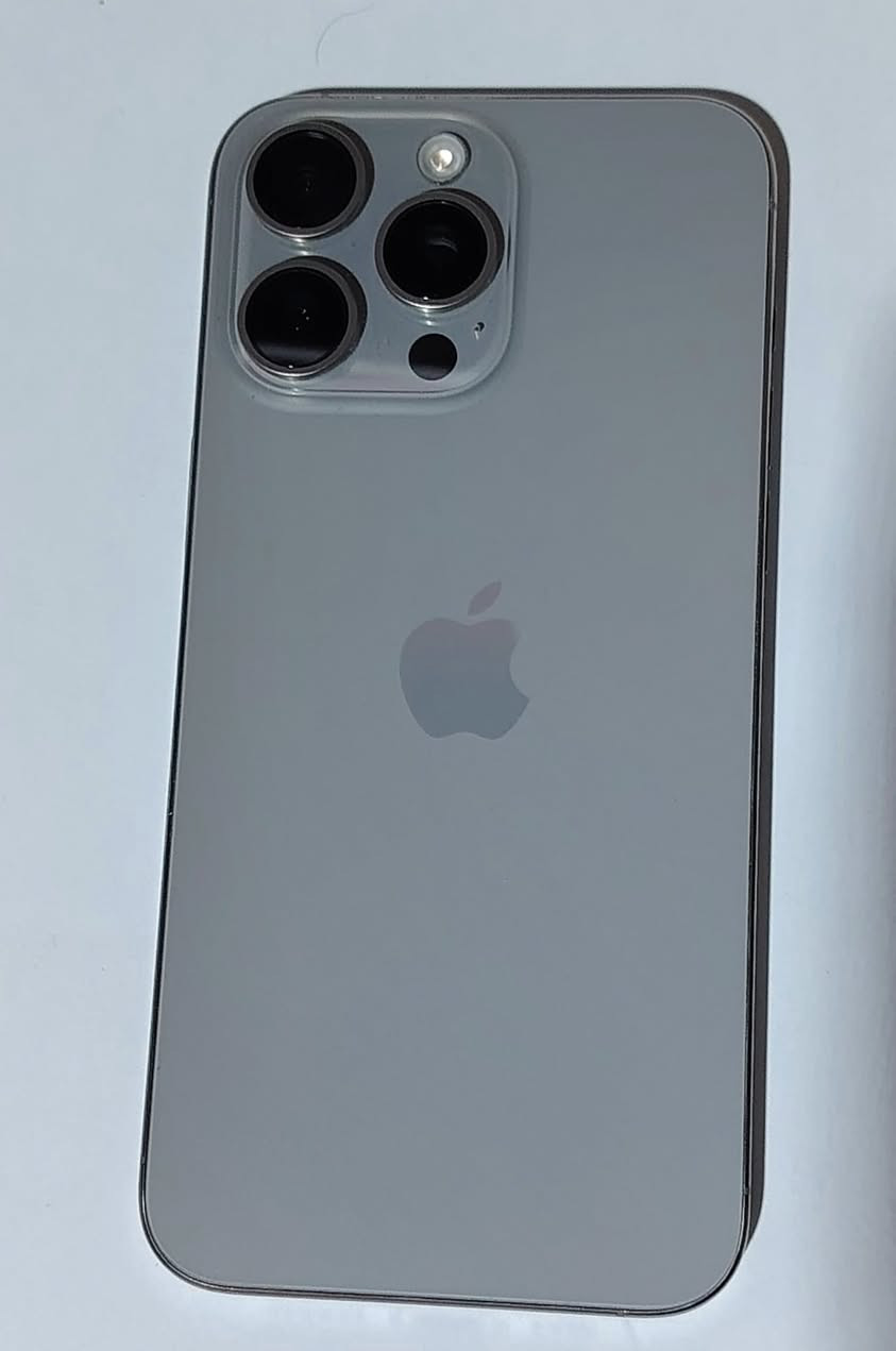 ايفون 15pro ماكس                                                             ذاكرة 256                                                                             بطارية 83                                                                                  مبدل شاشة وكالة 3 خيارات بالحاسبة تضهر غير مبدلة 
نضيف جدآ شخط ما بي 
السعر 900 وبي مجال بسيط 
رقمي ***********
