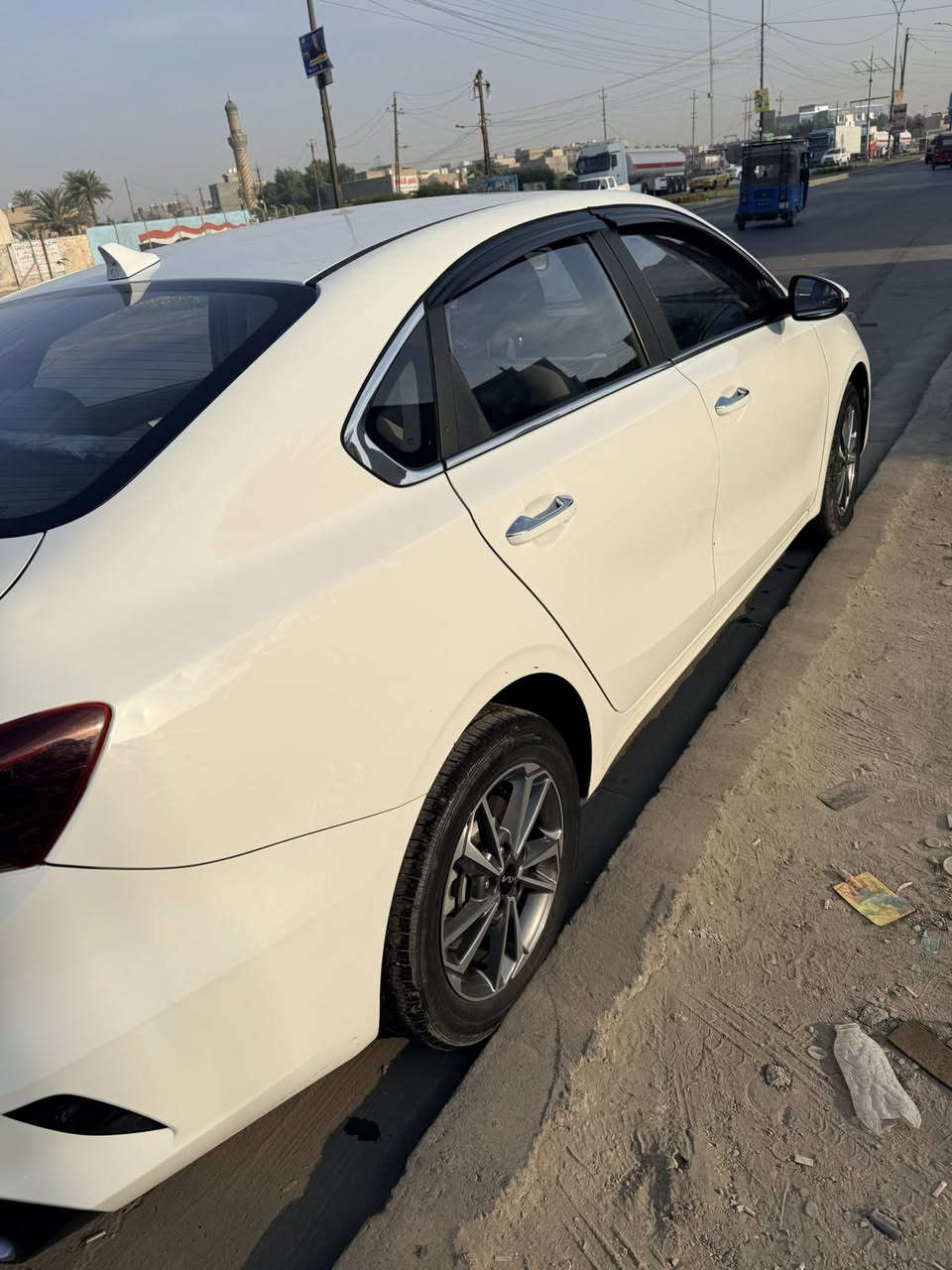 السلام عليكم شباب عندي كي ثري موديل 2024 رقم اربيل بأسمي اني اخذتها زيرو هسه ماشية 17 فول فول مواصفات ميحتاج اذكرها بيها بارد بالجاملغ الخلفي شوية وبيها طخه بالجاملغ الامامي يرادلها بارد بعدني ممسوي مكاني بغداد البلديات السعر 133 وبيها مجال قليل للتواصل ***********
