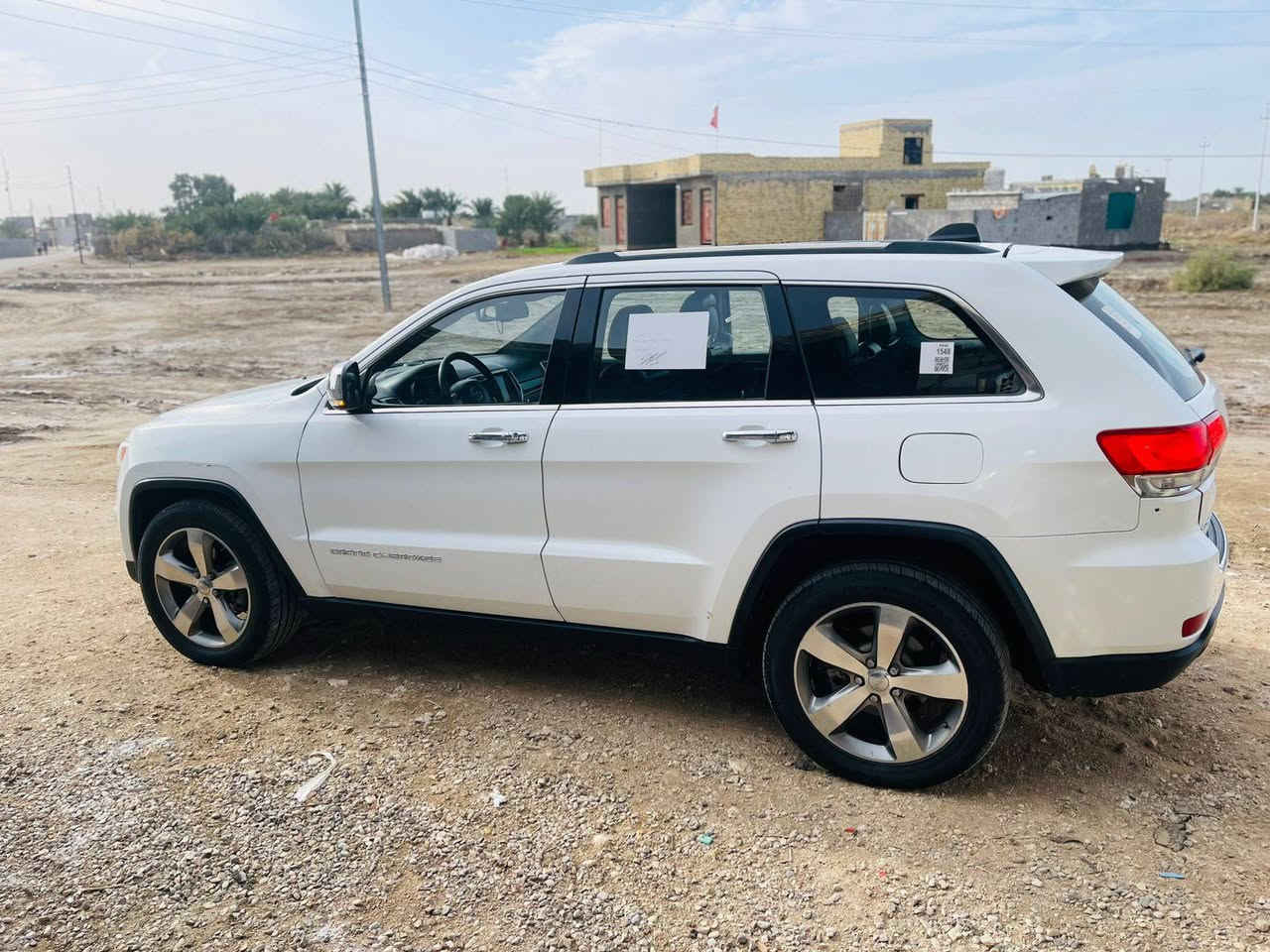 جديده ***********
جيب شيروكي2014 امريكي  اربع قطع 
شاشه وكامره
تبريد قطعتين
فول تحكمات سترين 
شفتات
حساسات خلفيه
كير ومحرك نضيفات

غرفتها جديده
تخم تاير جديد
صدرها جديد امامي خلفي 
مابيها نقص سياره جاهزه 
المكان النجف
