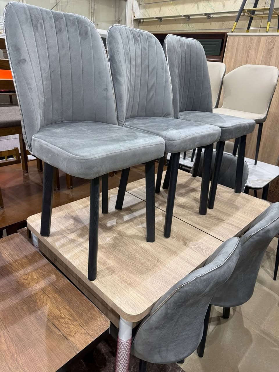 معرض صلاح آلدين للأثاث المنزلي للجمله والمفرد 
وصول ميز طعام خشب 6 كرسي سلايت يتكبر ويزغر 
كراسي شامو مبطن ثقيل ارجل حديد ثقيل 
يتحمل أوزان ثقيله جدا 
***********
العنوان تكريت الزهور مقابل كليه تربيه البنآت مجاور تانكي المآء قرب غصن الزيتون
