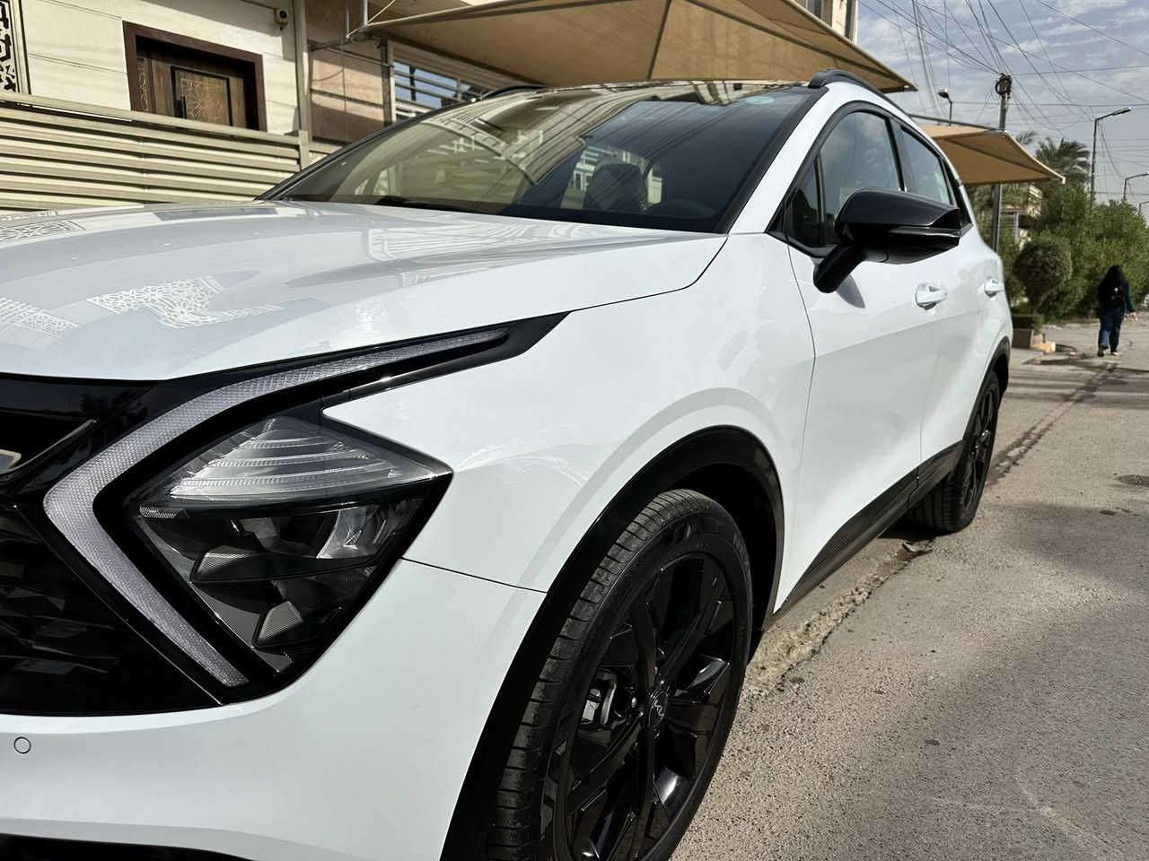 سبورتاج بلاك ادشن 2025 
- البيع نقدا فقط.  السعر 24000  بيها مجال بسيط
الموديل : 2025 . (خليجي) . 
المحرك : 4  سلندر DOHC 2.0 . 
العـــداد : 16.600كيلو متر قابل للزيادة  . 
الضمان : 5 سنوات او  100.000 كيلو متر . 

المواصفات : 
* بانوراما
* دخول وتشغيل بصمة.
* تشغيل عن بعد.
* تحذير النقطة العمياء.
* أنظمة قيادة متعددة.
* المصابيح الأمامية زينون.
* كشافات الضباب زينون.
* لوحة عدادات المركبة LCD.
* المقاعد الأمامية كهربائية.
* مقاعد جلد أخضر ألكانتارا.
* حساسات خلفية وأمامية.
* حساس مطر.
* هاند بريك بصمة.
* نظام Apple CarPlay.
* مكيف خلفي.
* مرايا كهربائية.
* صندوق كهربائي.
* برداية صندوق الأمتعة.
* إطار قياس 235/50R19 إنش.
* تطعيمات برونزية أنيقة.
* تفاصيل خارجية سوداء لامعة.
الهاتف 7700003873


**إذا كنت صاحب هذا الإعلان وتريد حذفه لأي سبب، رجاءا أرسل رسالة إلى الدعم الفني**