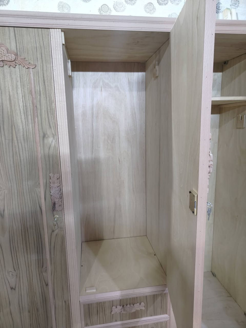 توفر من معرض الانس قنصور ثلاث ابواب جديد غير مستخدم زان خمسه ملم بي جكامج اثنين شغل توصي السعر 275 قفل تاخذو مصبوغ وكامل التواصل على الخاص


**إذا كنت صاحب هذا الإعلان وتريد حذفه لأي سبب، رجاءا أرسل رسالة إلى الدعم الفني**