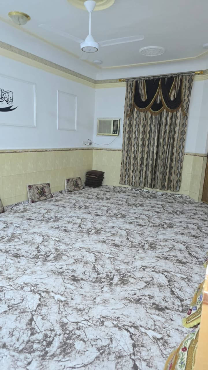 بيت في حي الحكم مقابيل مدرسه الحبوبي اوجامع ضياء الصالحين المساحه ٢٧٠ متر ركن شارع 20 متر على شارعين يتكون من ٢ غرف نوم وغرفه ثالثه سويت ومطبخ حار بارد وبراني وصاله كبيره وصحيات داخليه وخارجيه مع محل وكراج سيارة 🚗 وحديقه واسعه وطارمه أيضا للاستفسار مراسلة الصفحة او على الرقم ***********
ملاحظة (نستقبل كافة العروض العقارية)
