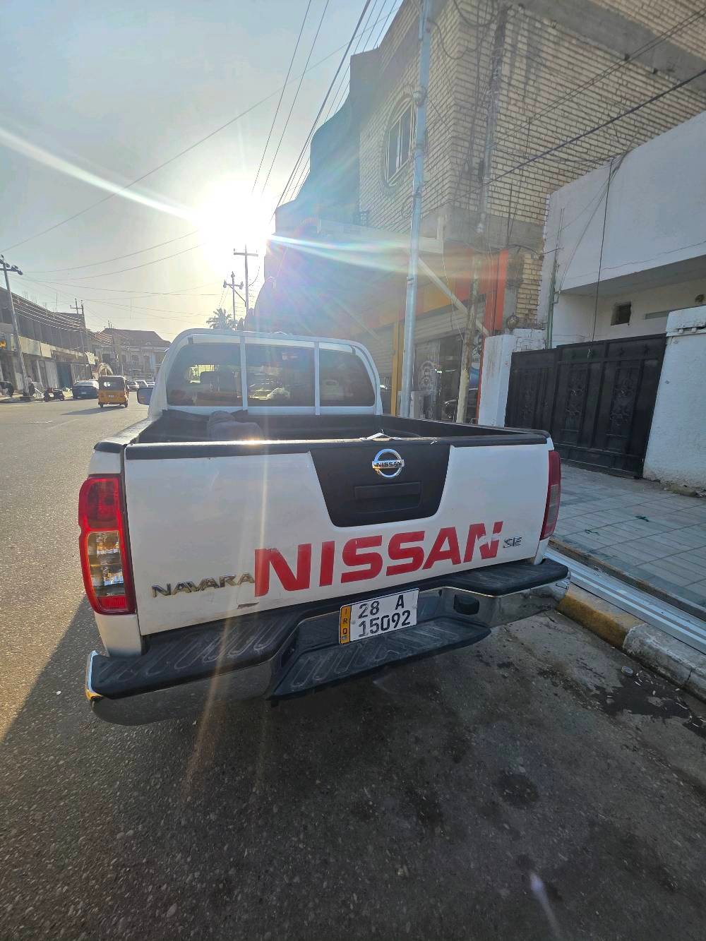 نافارا ٢٠١٤ 
ضربتها بنيد وجاملغ خلفي والباب مال بدي 
محرك وكير مكفول حداديه ١٠٠% السياره نضيفه كلش