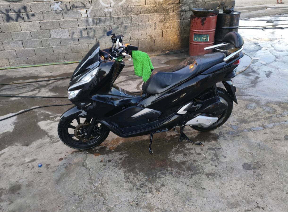 سلام عليكم 
Pcx  جيل الثالث
 كفاله عامه مال جناي الله شاهد دهن امزويل بانزين كله محسن بيهه صالنصه رياضي والبلادية موجوده  دراجه تتعب تكول جديده معدل 120 شرط
مسويله ادامه كامله تخم تاير 
رايده ب12 وبيه مجال بسيط
مكاني مدينة الصدر رقم ***********