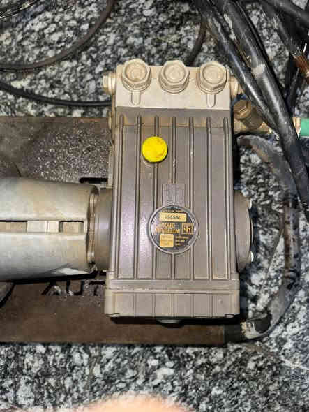 سلام عليكم مضخة غسل ايطالي الصنع بسعر مناسب واستعمال كلش قليل للاستفسار***********
