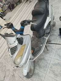 موطور للبيع شغال سعره 300 وبي مجال  وهاذه رقمي 07815143974
