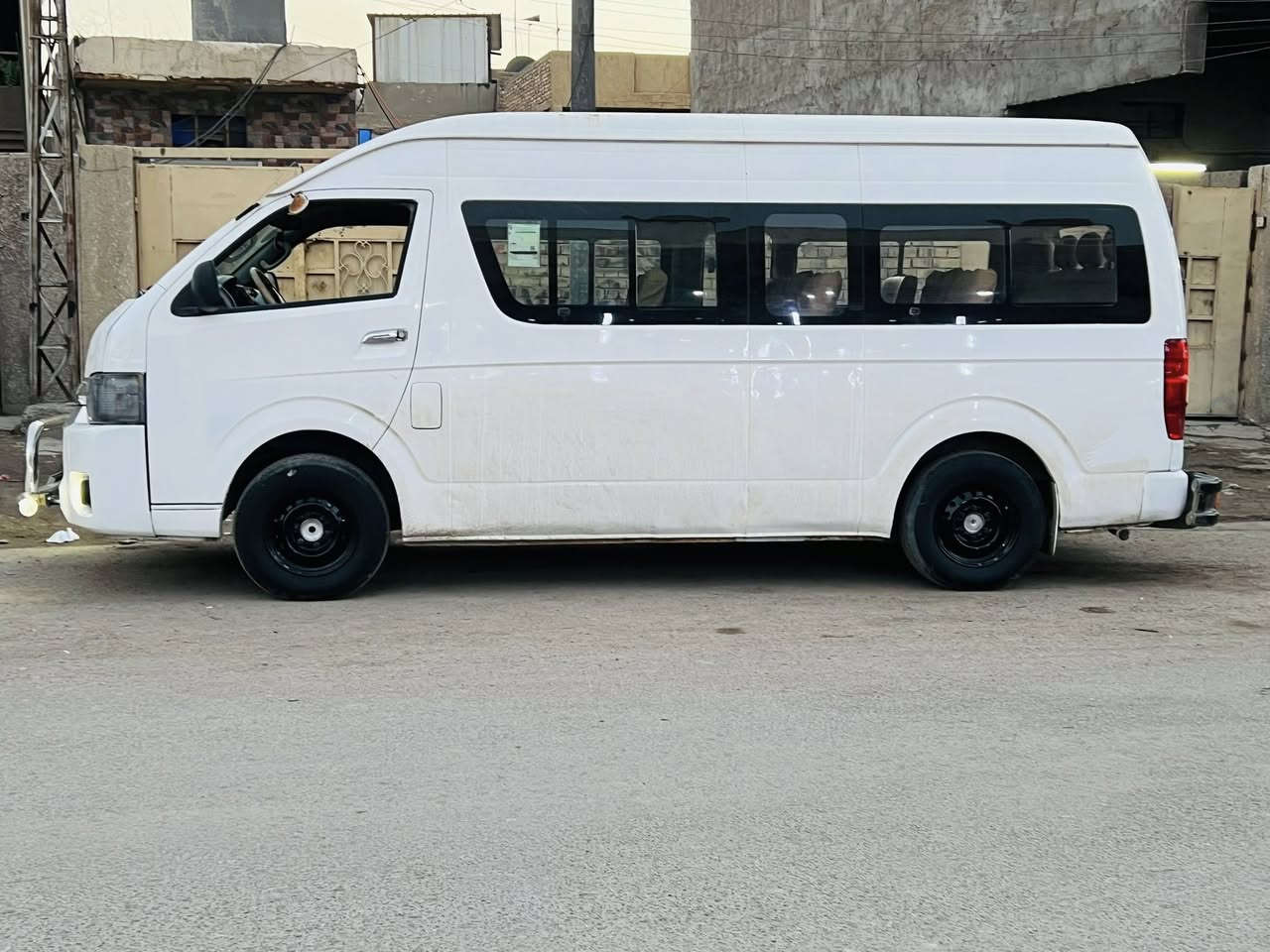 سلام عليكم هايكر موديل 2016 سياره مصبوغه احزام لجماليه بيه ضربه نص صفحه طويله منضومه غاز سياره تخم تاير سياره جاهزه كبل لشارع عنوان بغداد السعر 100وبيه مجال ***********
