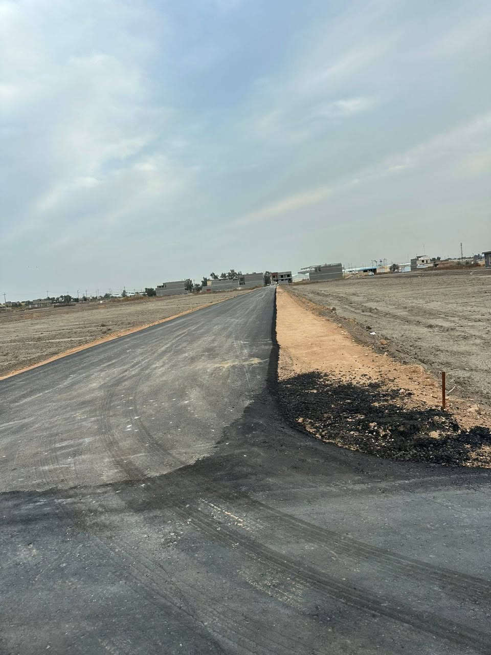 يعلن مكتب الشمري عن بيع قطع ماموضوح بالصور الاتيه   مرتسب والصور وعلى طريق حله كربلاء  خدمات كامله من ماء وكهرباء واناره شارع وتبليط 200 و 400 ومافوق متوفره كل مساحات والسعر والاستفسار كامل ع الارقام التاليه ***********
***********
