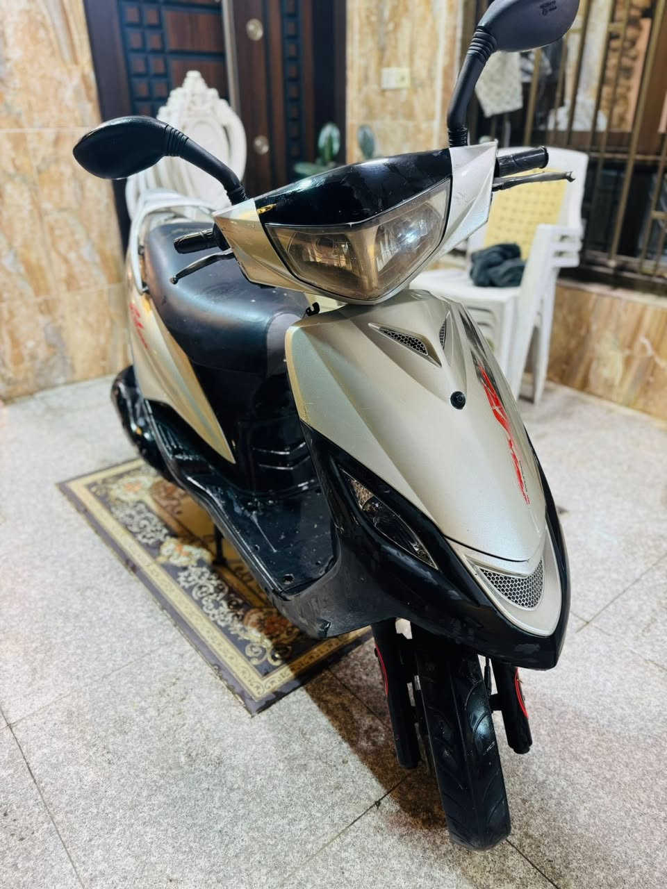 السلام عليكم للبيع دراجة ماكس  140  دراجة حلوه ونضيفة عليها صيانه كاملة   
العنوان بغداد الاعضمية 
***********
