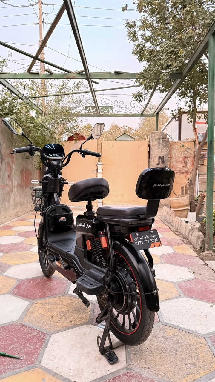 سلام عليكم 
دراجه شحن للبيع او مراوس بماكس 
دراجه جديده كلش استخدام اسبوعين فقط
مابيها اي نقص لدات 2 وبلوجكتر دراجه بعدها ع وضع الشركه للستفسار ***********
