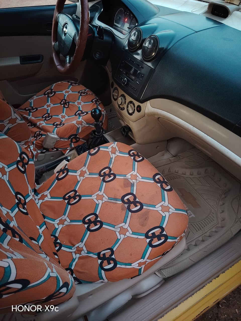 سلام عليكم ورحمة الله وبركاته افيو موديل 9مكفوله من الضربه والصبغ للبيع كير مكينه مشروطات العنوان نجف ***********
