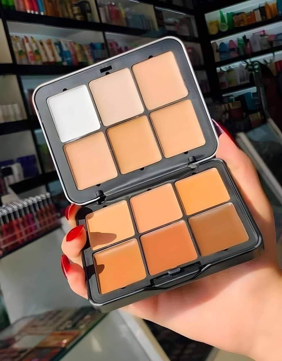 ابراز الملامح وتغيير معاني الوجه مع كونتور باليت ميكب فور ايفر ♥️
MAKE UP FOR EVER 
باليت معدني Ultra HD Foundation من Make Up For Ever 
باليت المعدني فاونديشن للتصحيح والهايلايت والكونتور باليت كونتور ميكاب فوريفر 
‏Makeup Forever ♥️
كوالتي عالي جدا 
صححي بشرتك وأخفي البقع والتصبغات عليها وأضيئي وانحتي ملامحك باستخدام باليت 
 بما في ذلك اللون الأبيض لتعزيز تخصيص اللون 
ابتكرت علامة ميك اب فور ايفر درجتين من اللون البيج الطبيعي لتناسبان جميع ألوان البشرة، بدءًا من الدرجات الفاتحة جدًا إلى الداكنة. أحد هذه الدرجات دافئ لمنح نتيجة طبيعية والآخر هادئ لمنح إطلالة أكثر كثافة.
اختاري أحد درجتي اللون البيج التي تتناسب مع لون بشرتك للحصول على تأثير طبيعي، أو أطلقي العنان لإبداعاتك واختاري من الدرجات العشر الأخرى.
فلن تخطئي باختيارك بتاتًا!
تركيبه كريميه سهلة المد والدمج ب١٢ تدرج لوني 
مناسب لجميع تدرجات البشره
كوالتي عالي جدا ♥️
السعر 6 الاف. 
🚘 يوجد خدمة توصيل لجميع محافظات العراق ٤ الاف 🚘


**إذا كنت صاحب هذا الإعلان وتريد حذفه لأي سبب، رجاءا أرسل رسالة إلى الدعم الفني**