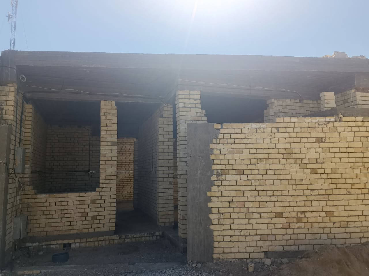 بيت رفت زراعي مساحه ١٠٠مربع مي مجاري كهرباء مقابل كراج بغداد سعر قفل ٣٤ 
***********
