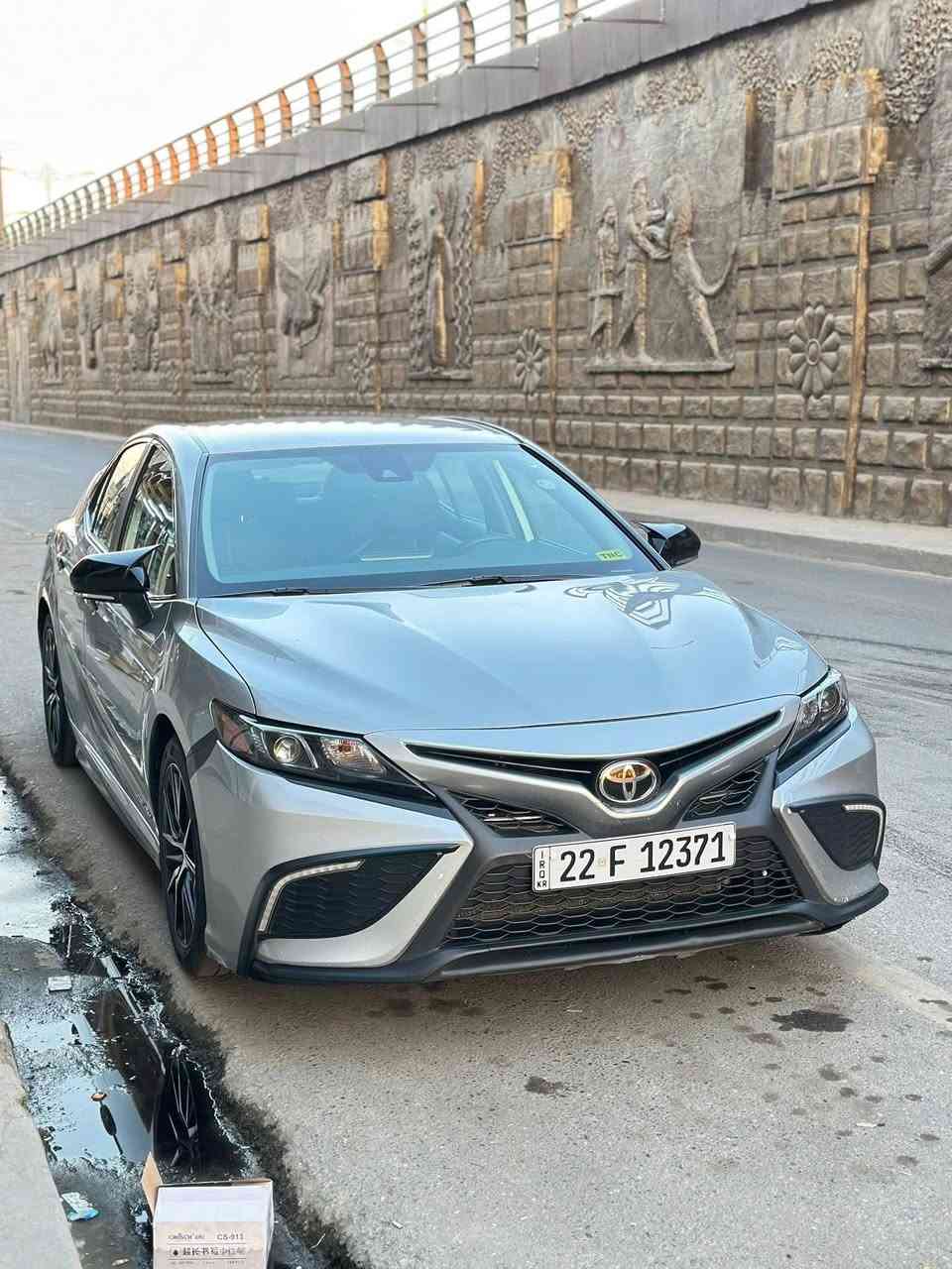 كامري موديل 2022 SE
ماشيه ٧٨mi
لون سلفر 

مواصفات 
كشنات جلد+كهربائي 
شفتات استيرن
٣ انظمه قياده 
دبل ايكو 
اشاير بالمري 
شفتات ستيرن 
ضرر { جاملغ امامي مع بال كلير فقط ضرر بسيط جداً   }
بجم كبس  +خلفي كبس
سعر220 
رقم سياره اربيل شرط تحويل
رقم صاحب سيارة 
‭***********
***********
