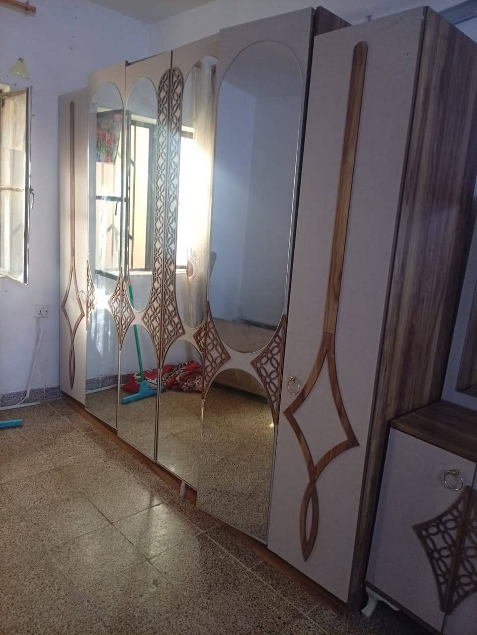 غرفه نوم تركي ٥ قطع ب ٣٠٠ وبيها مجال مكاني سيديه *********** بدون ضرر
