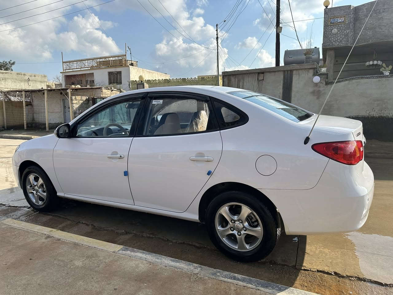 الانترا 2011
محرك وگير شرط محرك ما مفتوح 
بيها صبق براس الصندوگ شويه واثنين بارد خفيفات 
طخم وطخم تاير جديد السياره ماناقصها اي شي 
عنوان السياره / ناحية ربيعة
السعر /118
كورك /***********
اسيا / ***********
