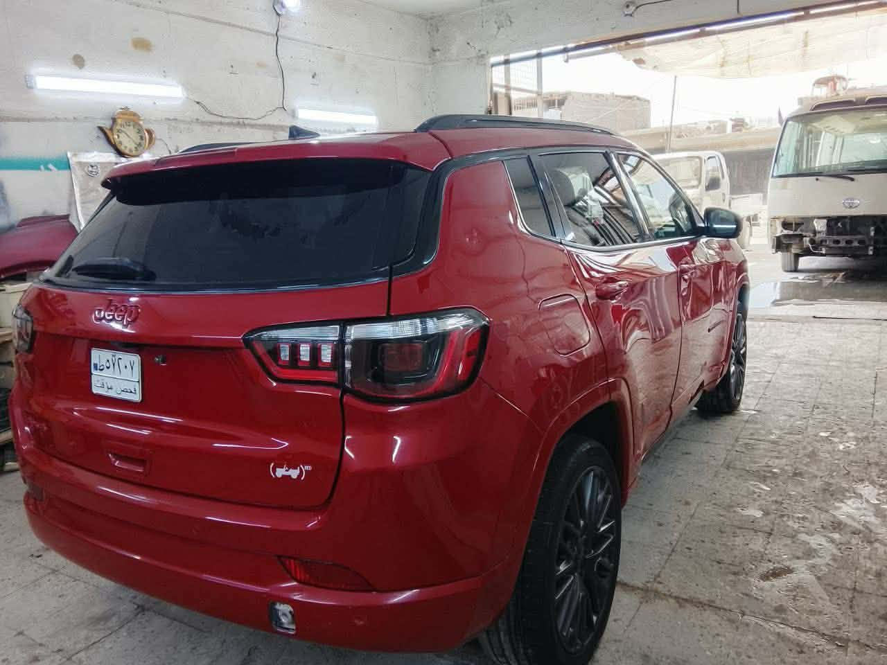 كومبارس موديل 23 رقم بغداد بسمي   بيه جاملق وبنيد نفس لون بلدي بدون صبغ
وربع القماره صبغ والباقي تبخير بل قماره    كل التفاصيل الصور موجوده  سعر135.  عنوان بغداد  هاتف ***********
