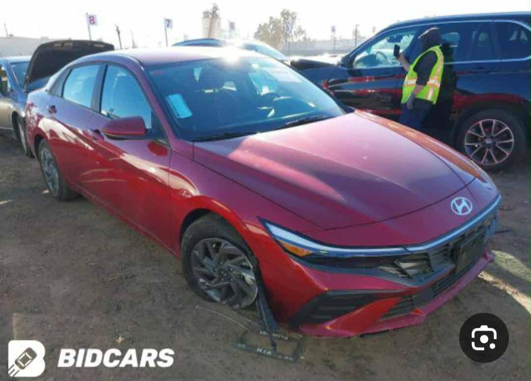 الالسلام عليكم النترا معوقين موديل ٢٠٢٤ احمر اللون وارد امريكي موصفات عادية حادثه كما موضح بالصورة للاستفسار رقم الموبايل ***********
