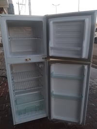 ثلاجه 10 قدم للبيع شغاله  07810057213