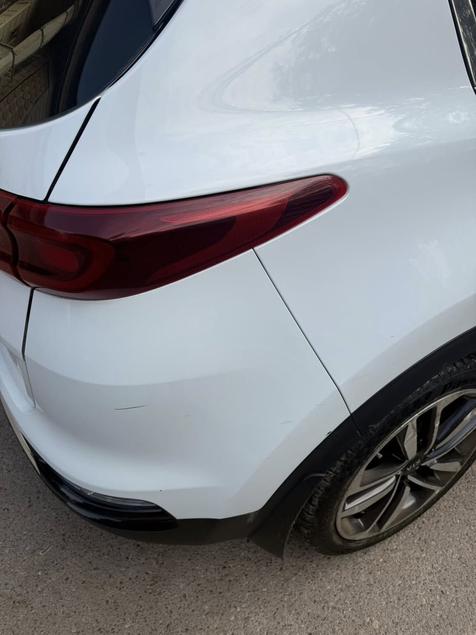 سبورتج خليجي  2020 خليجي  وعلى أيدي  السياره .. السياره كفاله عامة من كلشي.. مابيها قطرة صبغ .. مكفوله بيها ملاحظات جدا بسيطة 
مكينه 2000 دوش.. السياره ماشيه 71 الف كيلو حقيقي.. كير ومكينه وصدر مكفولات كله على وضع الشركه..تخم تايرات جديد قبل اسبوع شادة.. السياره جديده بمعنى الكلمه الرقم الدولي الجديد وهزه جديده.. وباسمي وتحويل مباشر.. شاشه كبيره اصلي واريل نفكيشن وحساسات اماميه وخلفي والداخل جلد ومري شفط وتبريد قطعتين و 5 ويل كب 
فول تحكم ستيرن وكاميرا خلفيه دواره اصليه و 3 انظمه قياده وبيها كثير من المواصفات والسياره جديده وجاهزه وعلى ايدي ومسويلها إدامه كل شهر.. 
السعر 195  وبيها مجال.. 
مكان السياره بغداد الكرخ.. الي يحب يتصل  الرقم الواتساب 
***********
