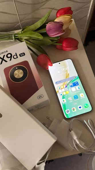 جهاز Honor X9d 5G للبيع 
مستخدم يومين فقط مشحون مره واحدة جهاز كافة ملحقاتة متوفرة ويا الكفر والشاحنة والعلبة الخاصة بي
جهاز كلش حلو اهم مواصفاتة 

. مقاوم للسقوط والماء والغبار 

. شحنه مره وحده يكفي ٤ او ٣ ايام حسب الاستخدام 

.الذاكرة والتخزين: يأتي بذاكرة وصول عشوائي (RAM)
بسعة 12 جيجابايت ومساحة تخزين داخلية تبلغ 256
جيجابايت.
﻿﻿

. كامرتة الأمامية بدقة ١٦ ميجابكسل والخلفية بدقة ١٠٨ ميجابكسل
السعر ٣٧٥ وبي مجال للشراي 
للتواصل واتساب او اتصال 
*********** النجف, العراق
