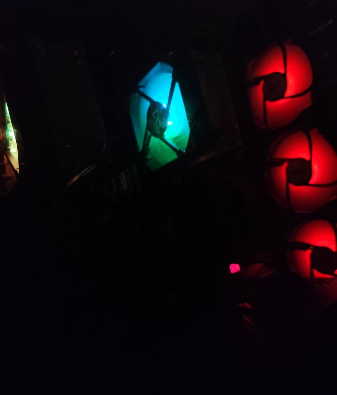 تجميعة انتل زيون ..
البورد x99
معالج عدد 2 انتل زيون E5-2680 v4 14 core x2 
رام عدد 8 Ram 16GB x8 (128GB)
كارت 1050Ti 4GB 
هارد 512GB Laxer M.2
هارد HHd 1000GB
بور سبلاي Ruix 650

شاشة msi 24 (200 Hz) fhd

کارت صوت A2 احترافي .
مايك كونديسر احترافي + جميع ملحقات للتثبيت
سماعات هايبر اكس الاصليه كلاود 2 ليس اوبن بوكس + حامل مايك من شركة Scorpion
ماوس + كيبورد 
كامرة fantich 2k مع ستاند .
كرسي قيمنك TIGER
مع كافة الكابلات لجميع الملحقات .
Ubs 1200VA Maxima
ميز حاسبة تفصال اسود نظافه 100%
السعر مليون و50 الف دينار العنوان بغداد 
1,050,000

تواصل 
***********
